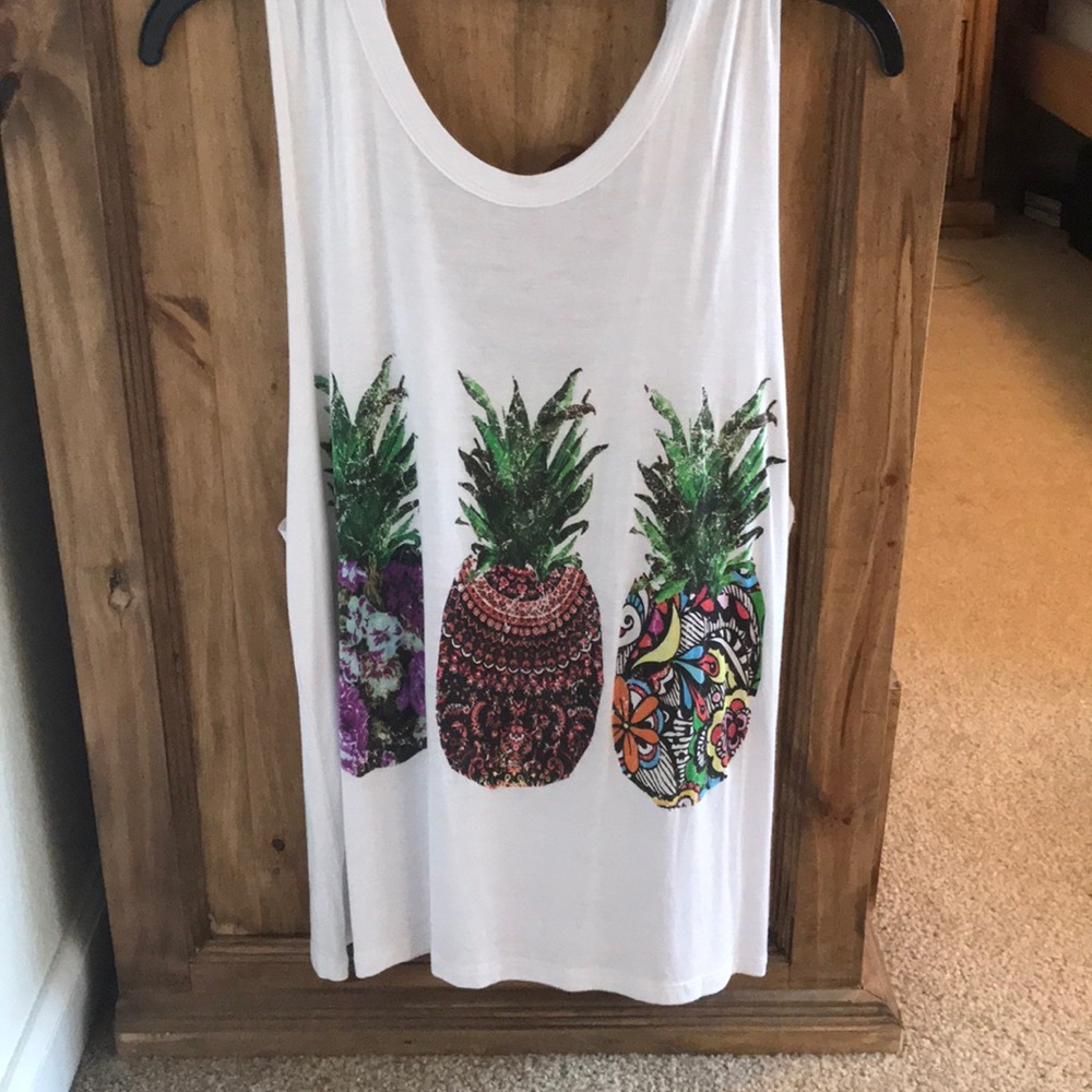 Printed pineapple tank top